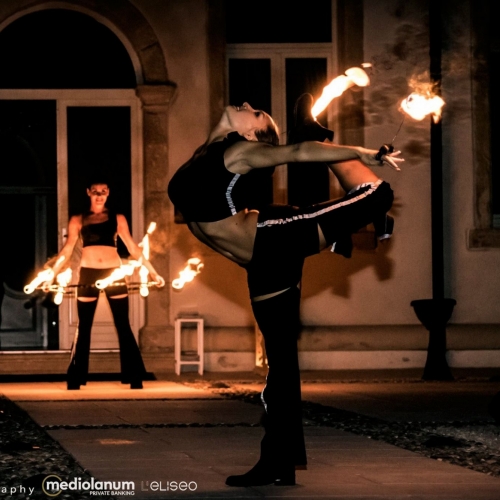 Contortionist-with-fire