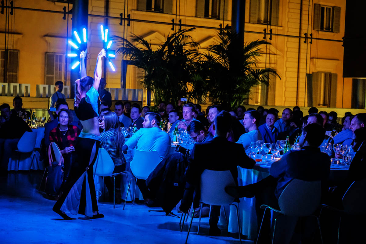 Spettacolo-led-cena-di-gala-roma evento aziendale.jpg