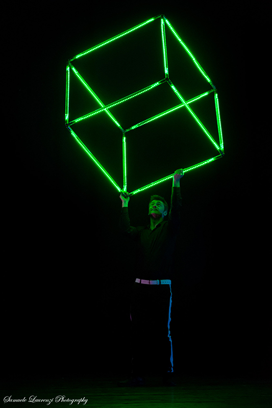 16-spettacolo-cubo-led-show.jpg