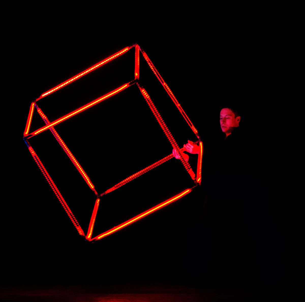 Spettacolo con Cubo LED.jpg