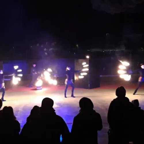 12-Spettacolo-con-ventagli-infuocati