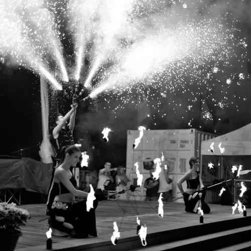 Allo-Spettacolo-di-fuoco-dei-Lux-Arcana