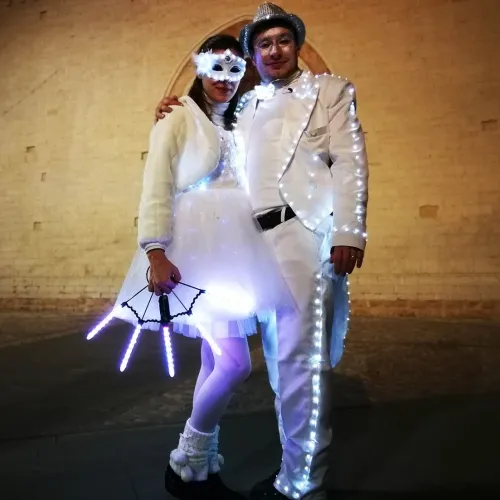 costumi luminosi bianchi