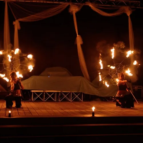 danza di fuoco con spettacolo