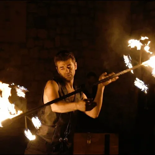 Esibizione-con-fuoco-effetti-speciali-per-festa-medivale