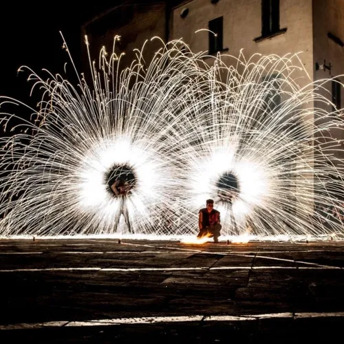 Giullari con giochi di fuoco