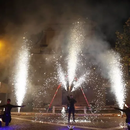 Gran Finale con Effetti di Fuoco