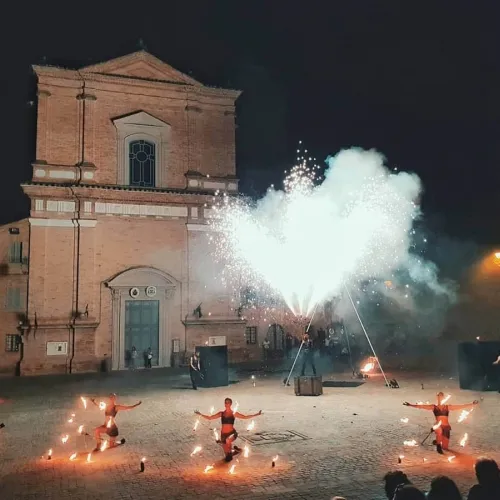 grande spettacolo di fuoco esibizione