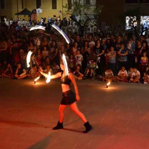 Grande-spettacolo-di-fuoco-hula-hoop