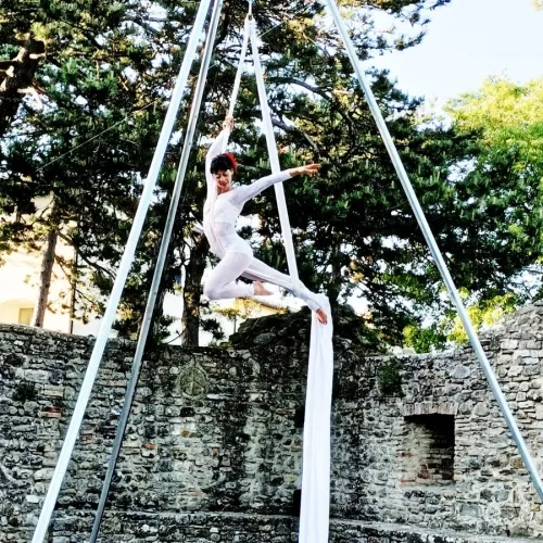 Intermezzo Aerea tessuti bianchi