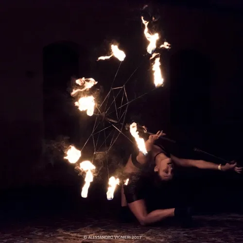 lux.arcana.contorsionismo.di.fuoco