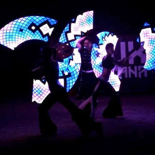 lux-arcana-led-show-con-visualizzatori spettacolo per villaggio turistico e resort