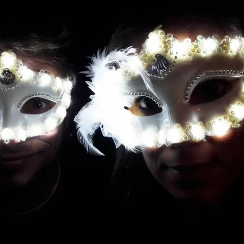 maschere bianche luminose