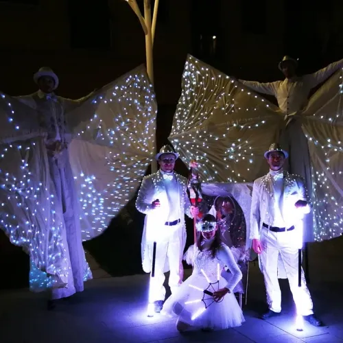 Parata bianca costumi luminosi