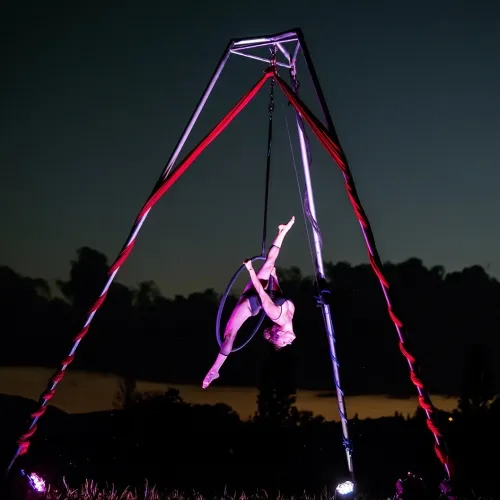 Performance Aerea in notturna