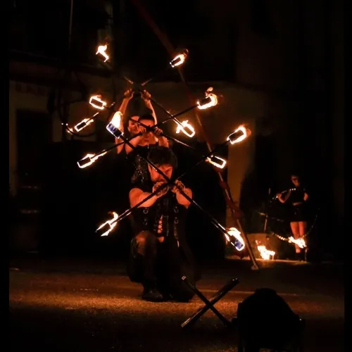 Spettacolo con bastoni di Fuoco