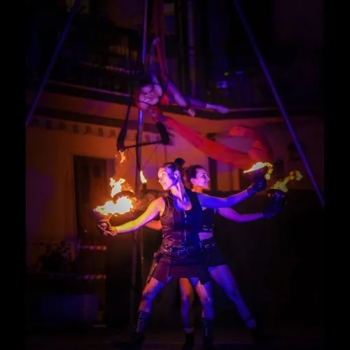 Spettacolo con Coppe di Fuoco