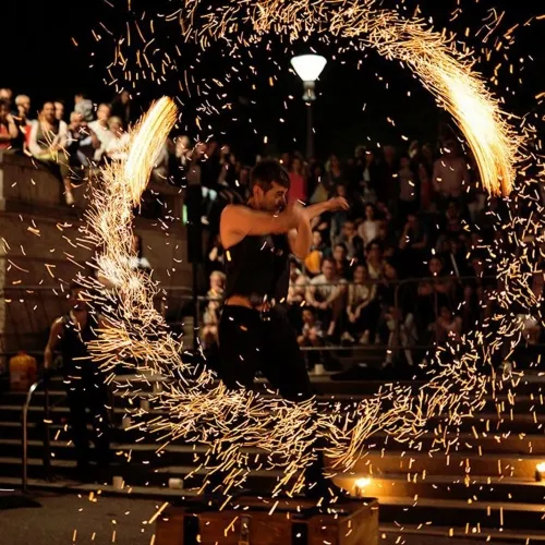 spettacolo con fuoco medievale