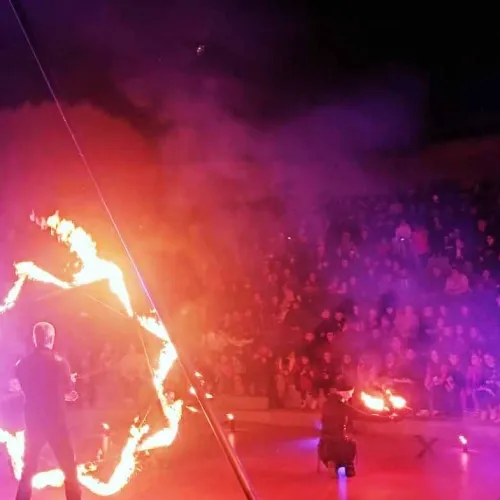 spettacolo di Fuoco giocoliere stella messicana infiammata