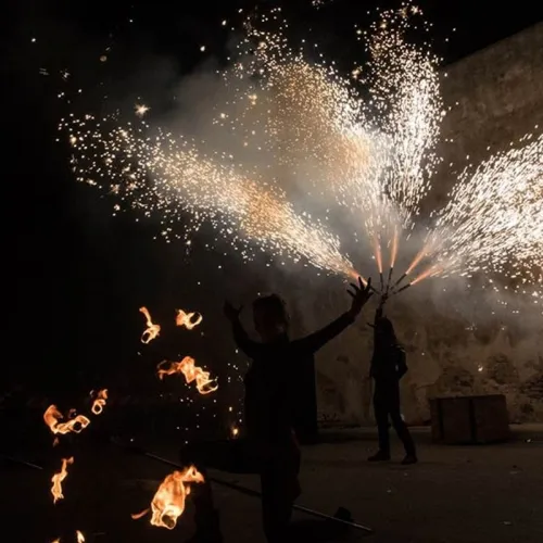 Spettacolo-di-fuoco-notte-oscura (2)