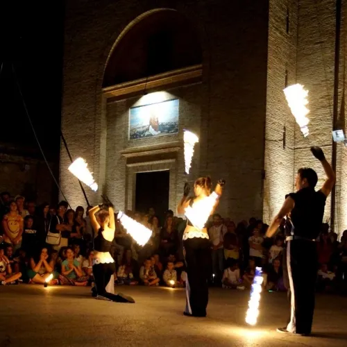 spettacolo di strada con fuoco (1)