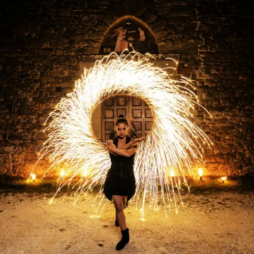 Spettacolo di strada con Fuoco