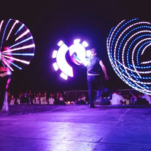 spettacolo luminoso lightdance per villaggio turistico e resort