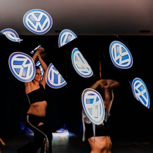 Spettacolo-luminoso-presentazione-auto 