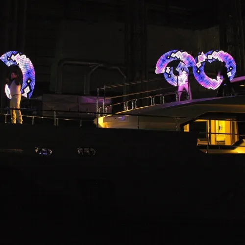 Spettacolo-per-evento-aziendale-varo-yacht