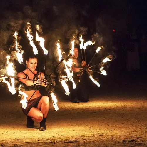 Spettacolo ventagli infuocati  per villaggio turistico e resort