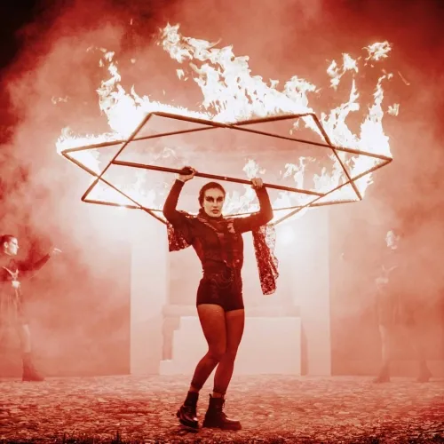 Strega-di-fuoco-gigante